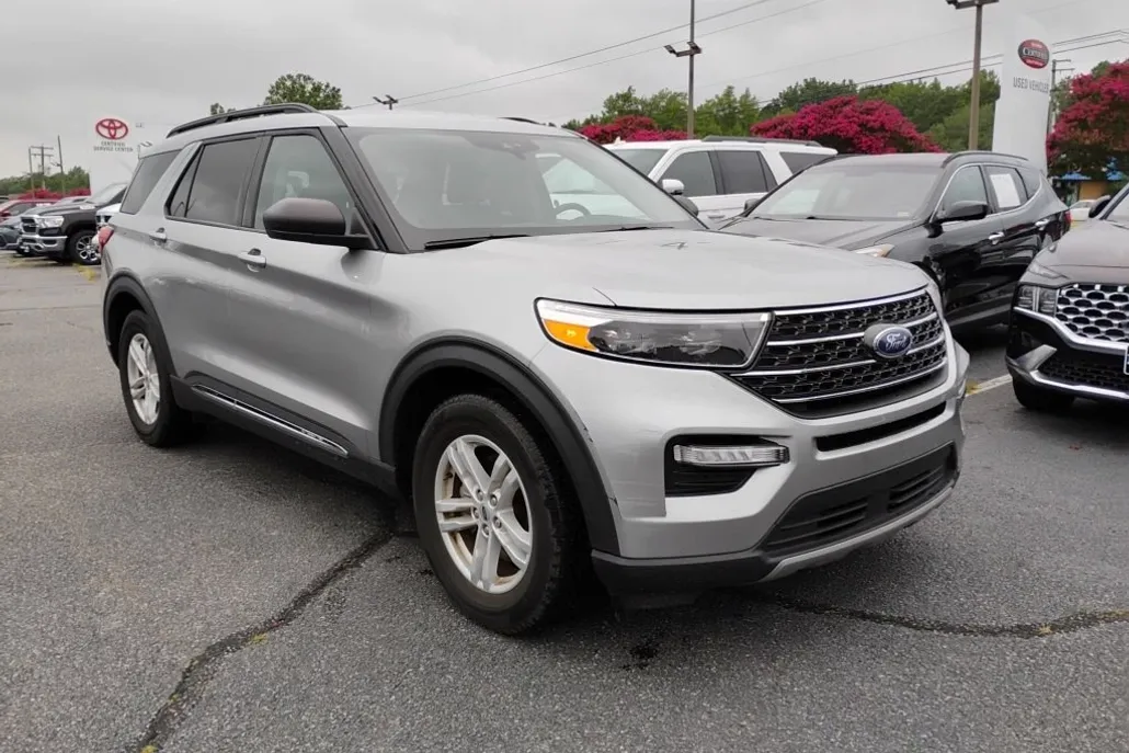 2024 Ford Explorer XLT photo 1
