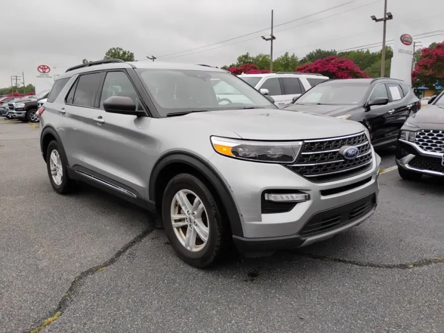 2024 Ford Explorer XLT photo 1