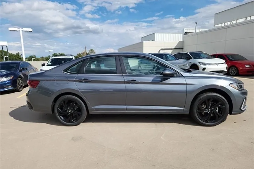 2025 Volkswagen Jetta 1.5T SE photo 1