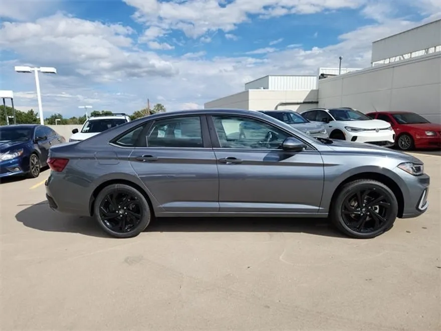 2025 Volkswagen Jetta 1.5T SE photo 1