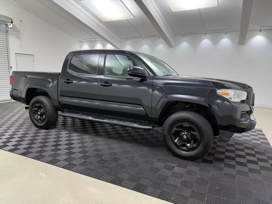 2021 Toyota Tacoma SR5 photo 1