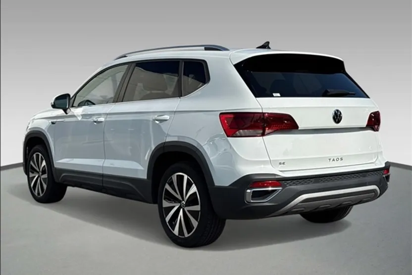 2022 Volkswagen Taos SE photo 1