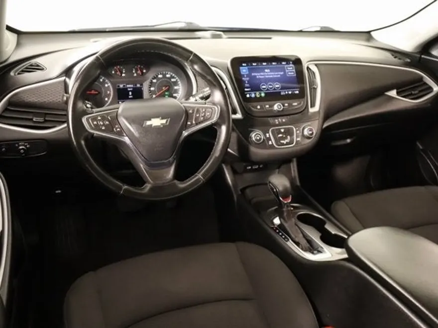 2024 Chevrolet Malibu RS photo 1