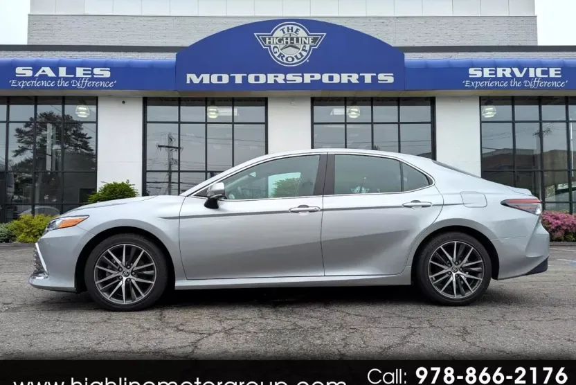 2023 Toyota Camry XLE photo 1