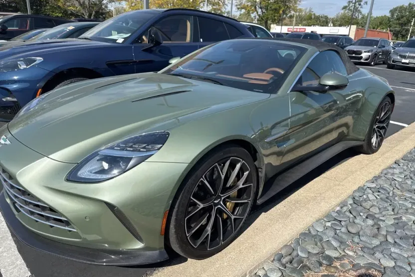 2026 Aston Martin Vantage Roadster photo 1