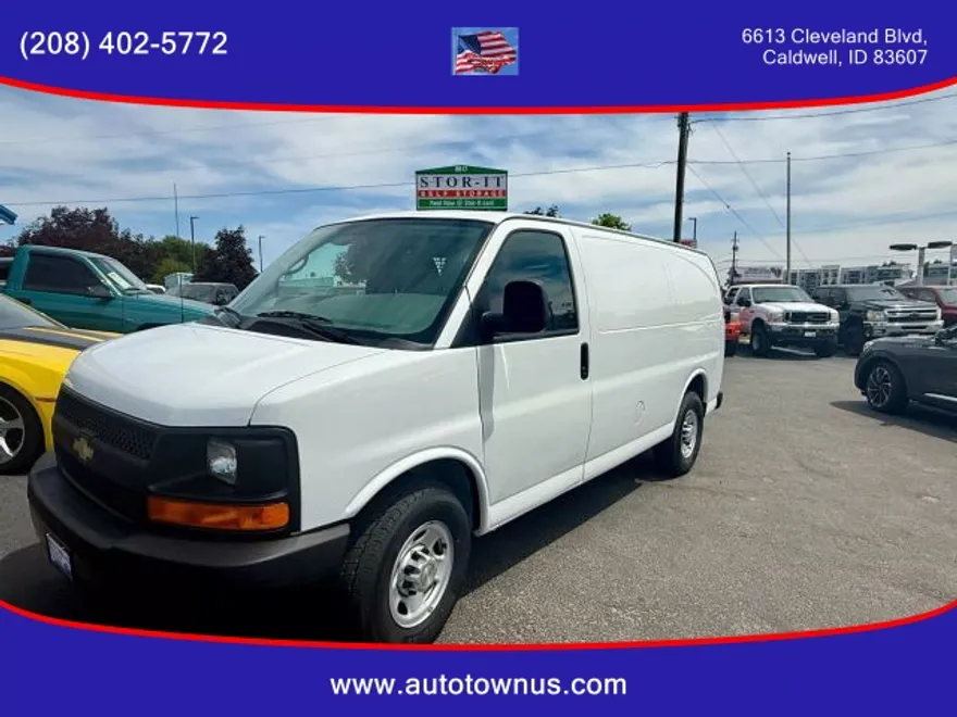 2010 Chevrolet Express 2500 Cargo Van photo 1
