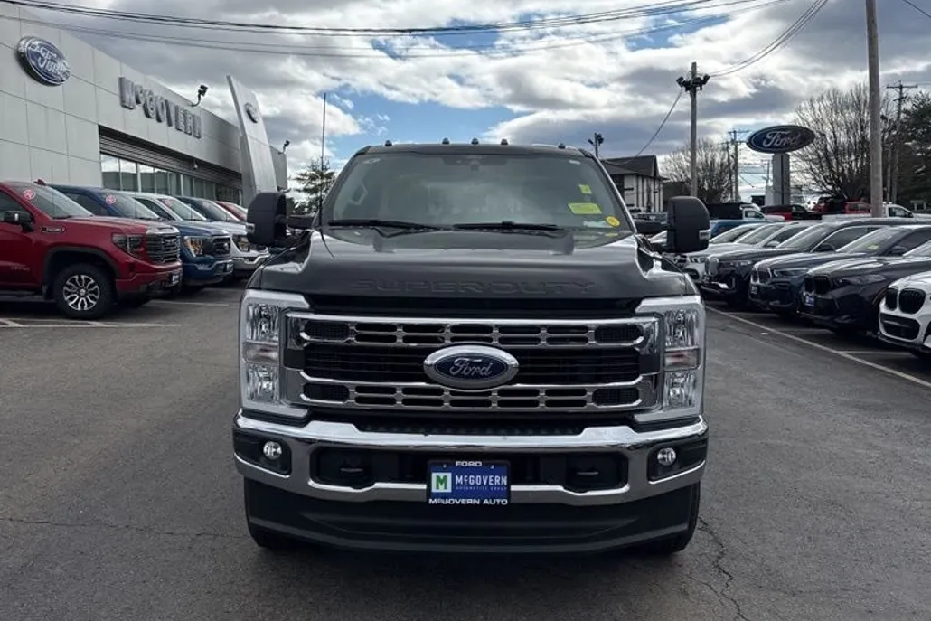 2025 Ford F-350 photo 1