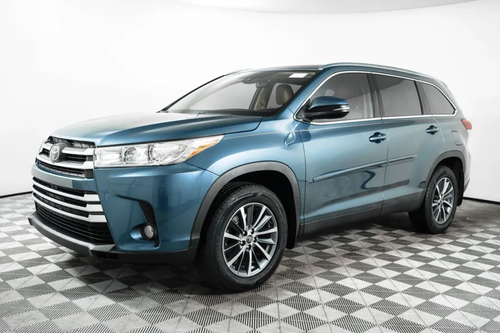 2019 Toyota Highlander XLE photo 1