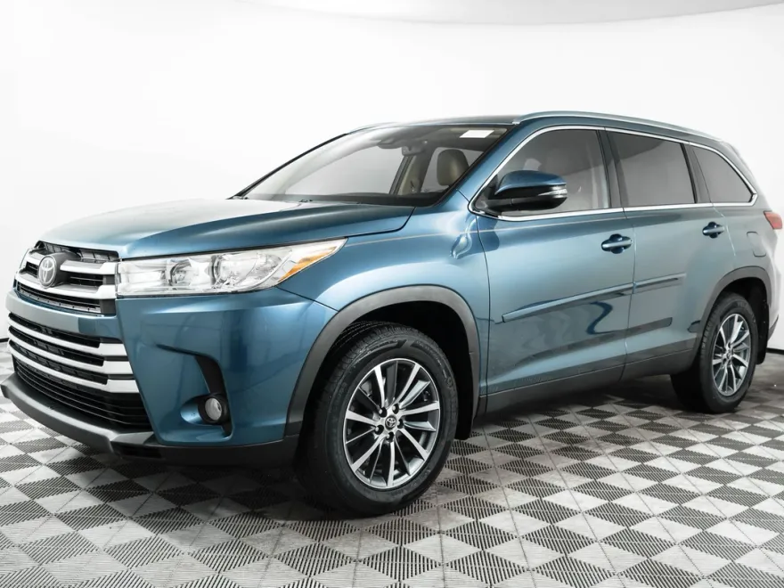 2019 Toyota Highlander XLE photo 1