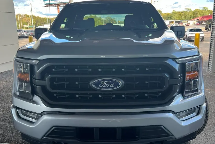 2023 Ford F-150 XLT photo 1