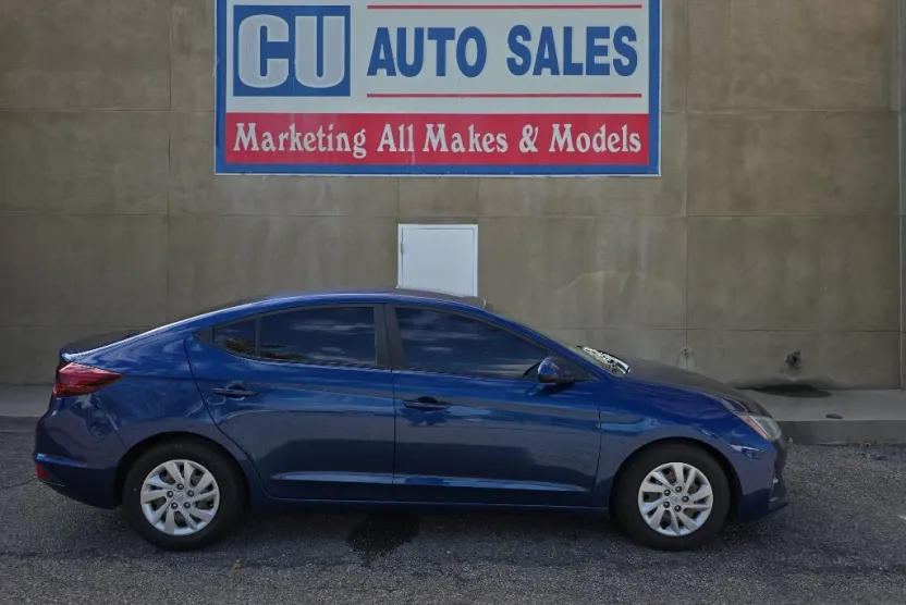 2019 Hyundai Elantra SE photo 1