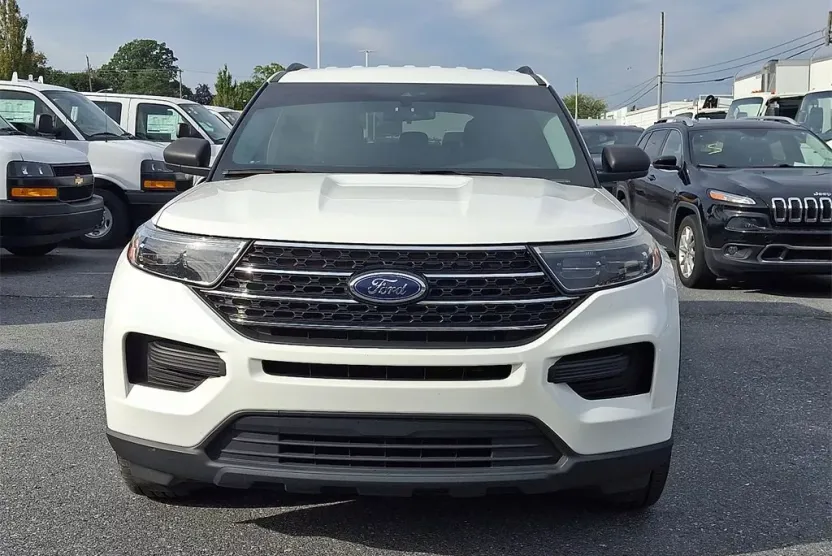 2020 Ford Explorer XLT photo 1