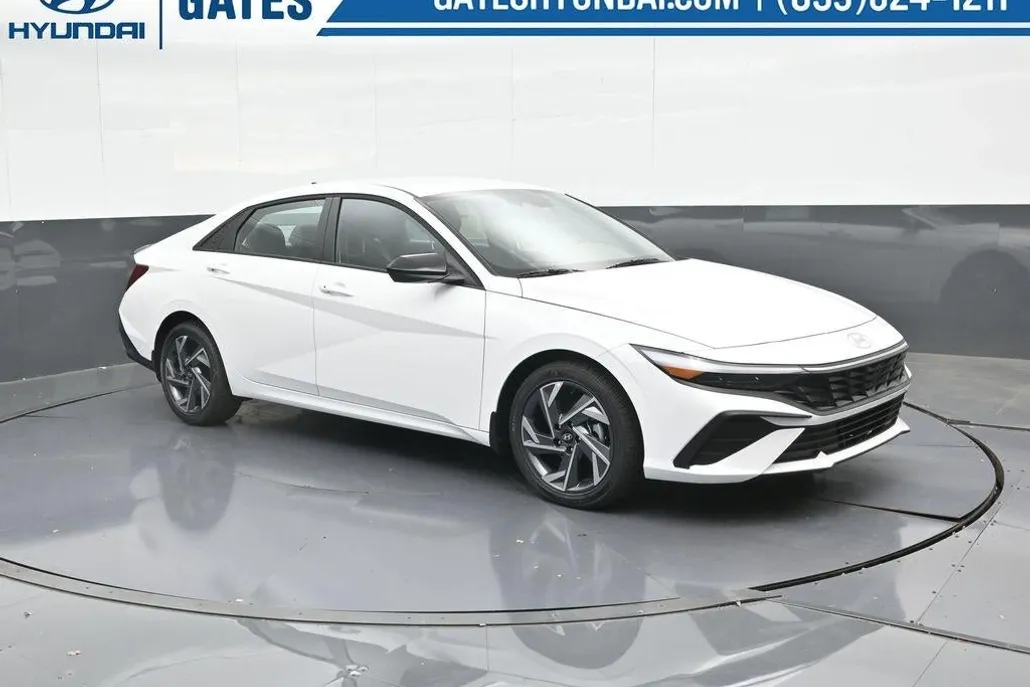 2025 Hyundai Elantra SEL Sport photo 1