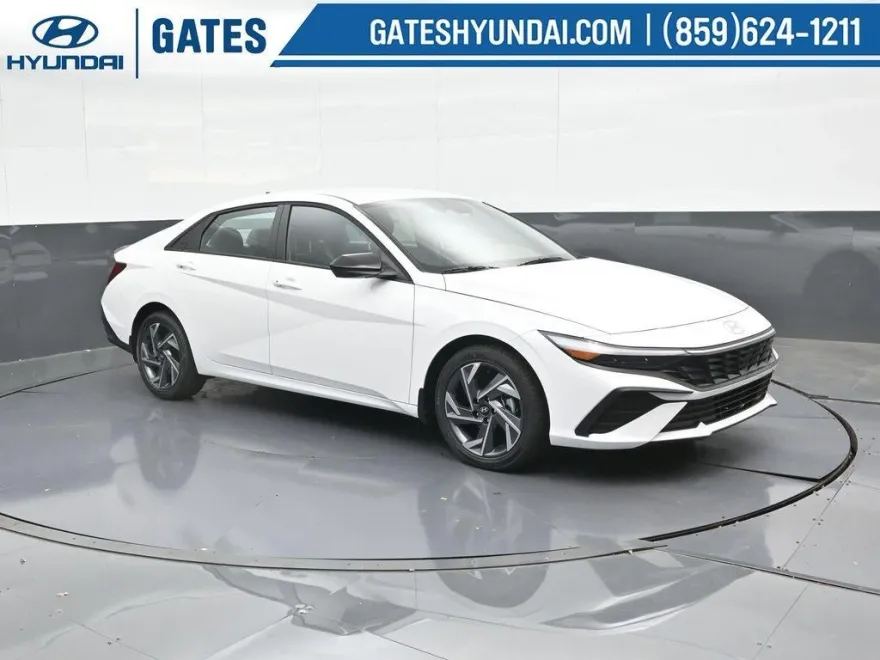 2025 Hyundai Elantra SEL Sport photo 1