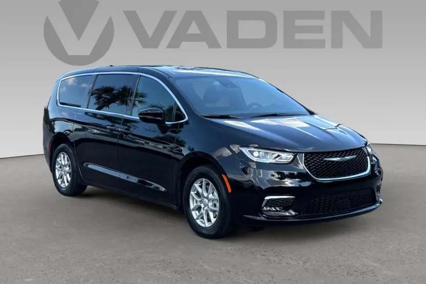 2026 Chrysler Pacifica photo 1
