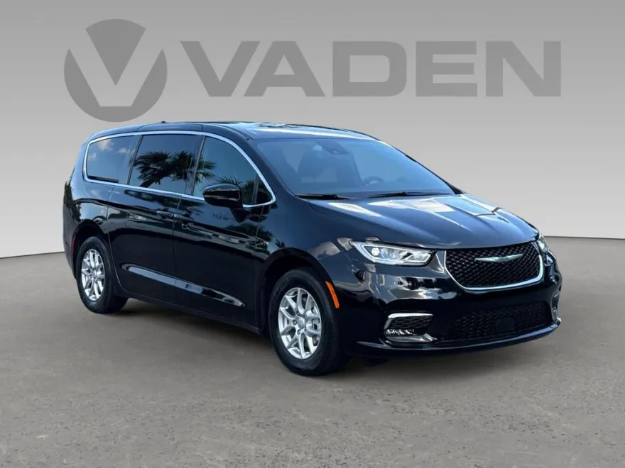 2026 Chrysler Pacifica photo 1