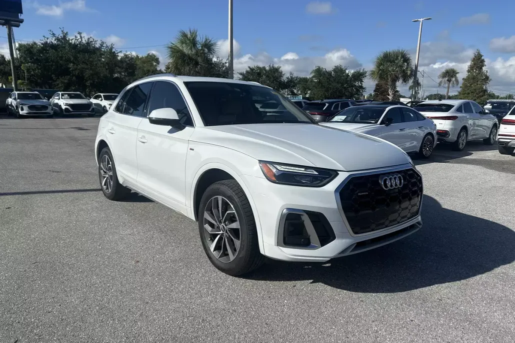 2022 Audi Q5 S line Premium Plus photo 1