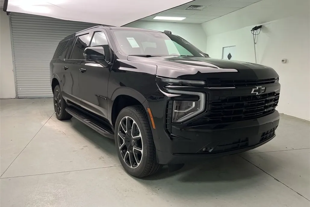2025 Chevrolet Suburban RST photo 1