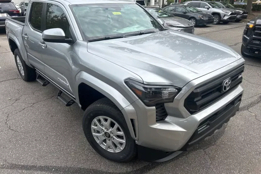 2025 Toyota Tacoma SR5 photo 1