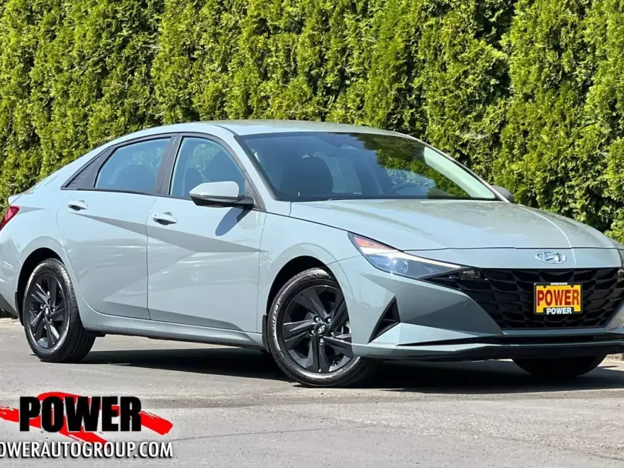 2023 Hyundai Elantra SEL photo 1