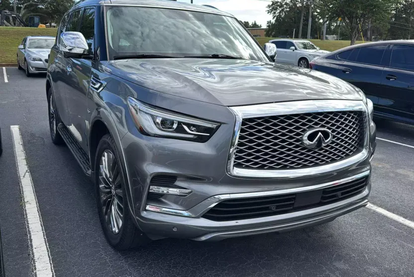 2019 Infiniti QX80 Luxe photo 1