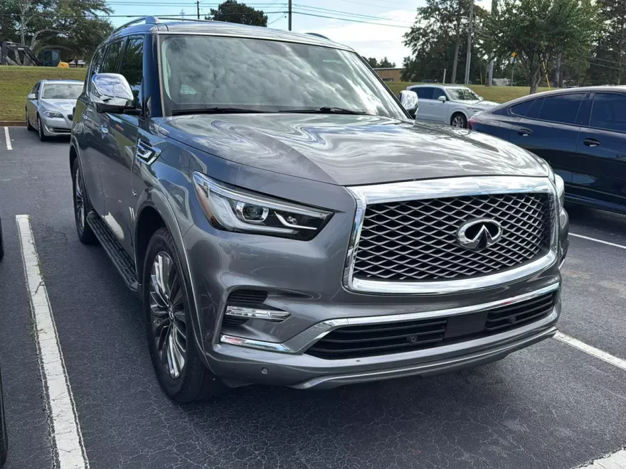 2019 Infiniti QX80 Luxe photo 1