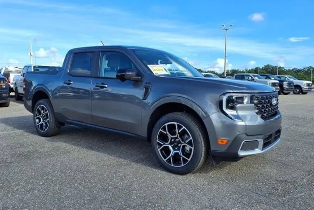 2025 Ford Maverick Lariat photo 1