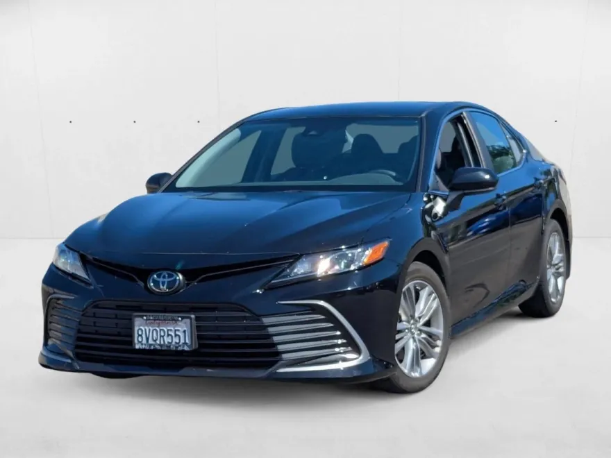 2021 Toyota Camry LE photo 1