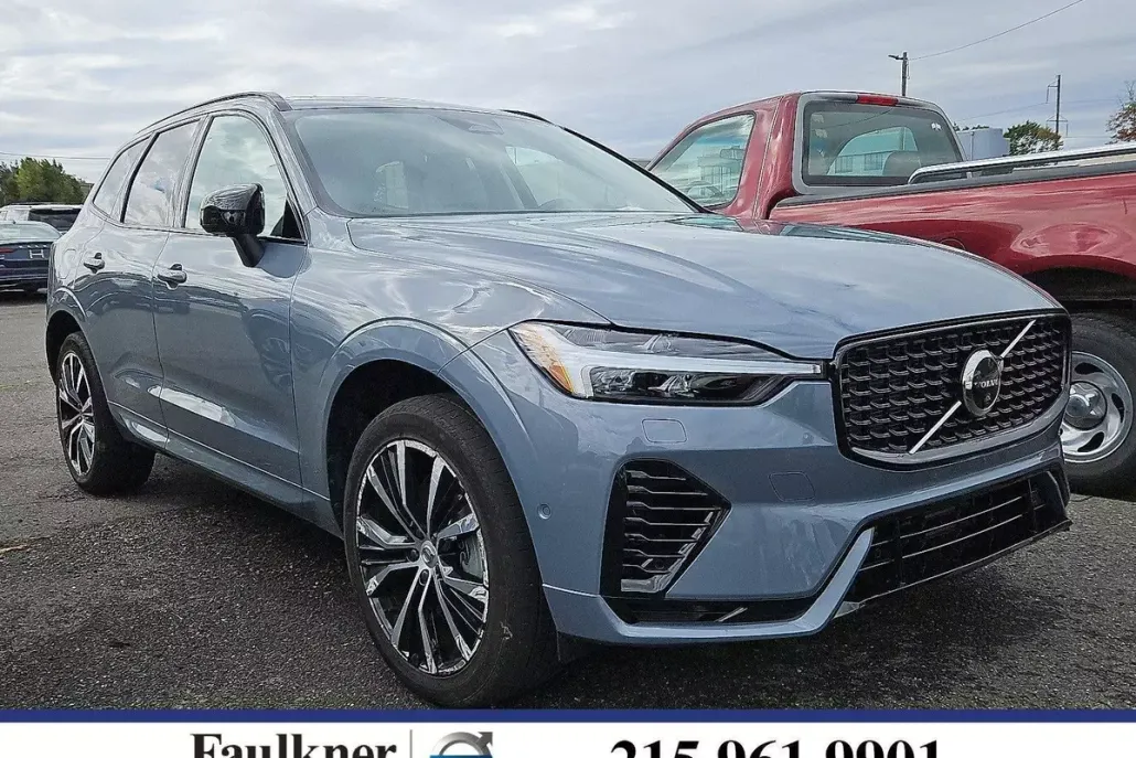 2023 Volvo XC60 Recharge Hybrid T8 eAWD Plus photo 1