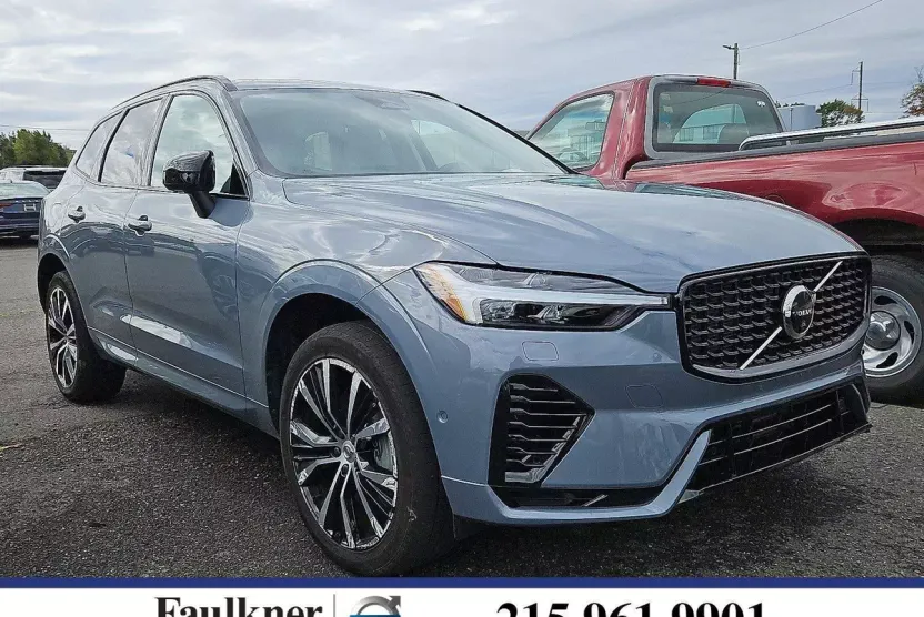 2023 Volvo XC60 Recharge Hybrid T8 eAWD Plus photo 1