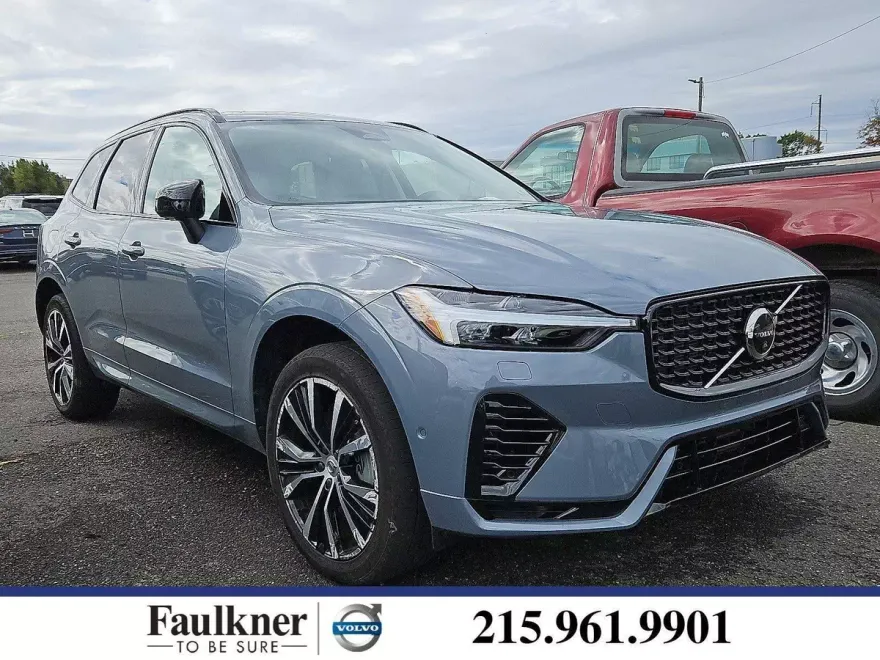2023 Volvo XC60 Recharge Hybrid T8 eAWD Plus photo 1