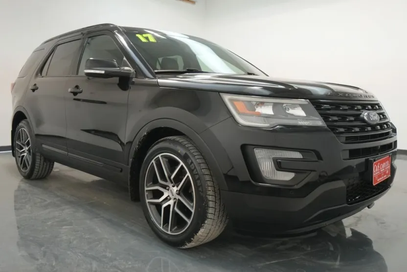 2017 Ford Explorer Sport photo 1