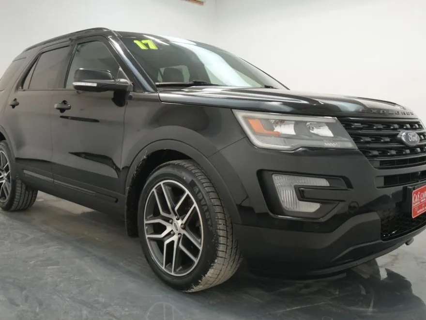 2017 Ford Explorer Sport photo 1