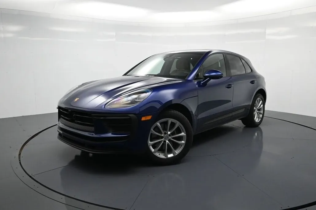 2025 Porsche Macan T photo 1