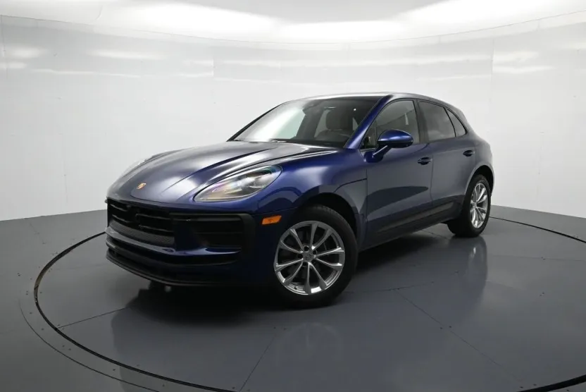 2025 Porsche Macan T photo 1