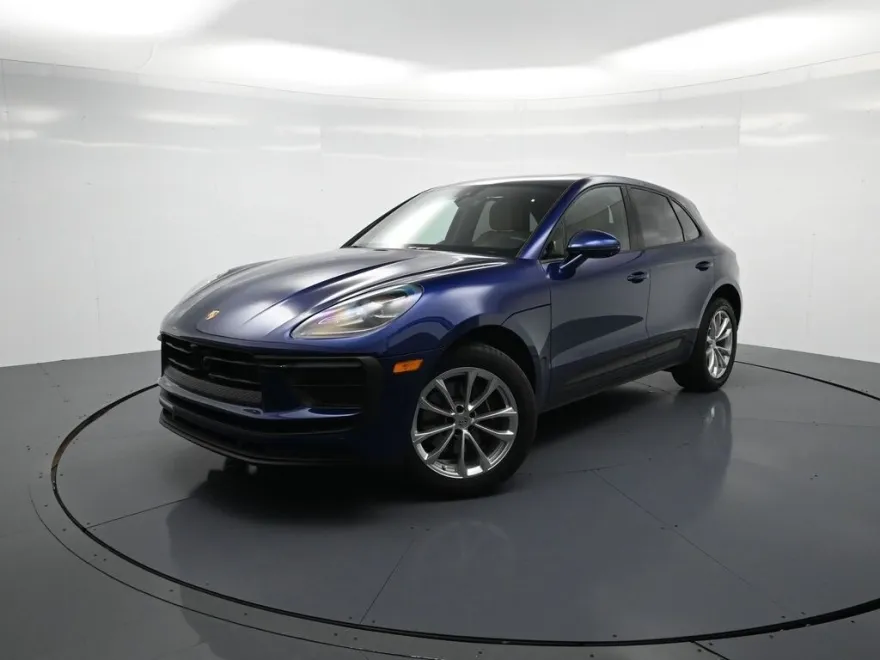 2025 Porsche Macan T photo 1