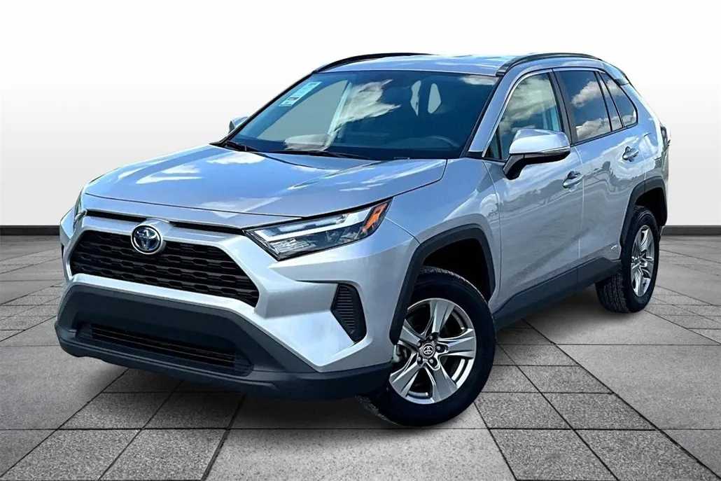2024 Toyota RAV4 Hybrid XLE photo 1