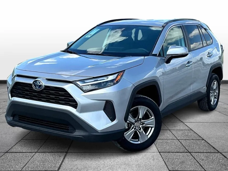 2024 Toyota RAV4 Hybrid XLE photo 1