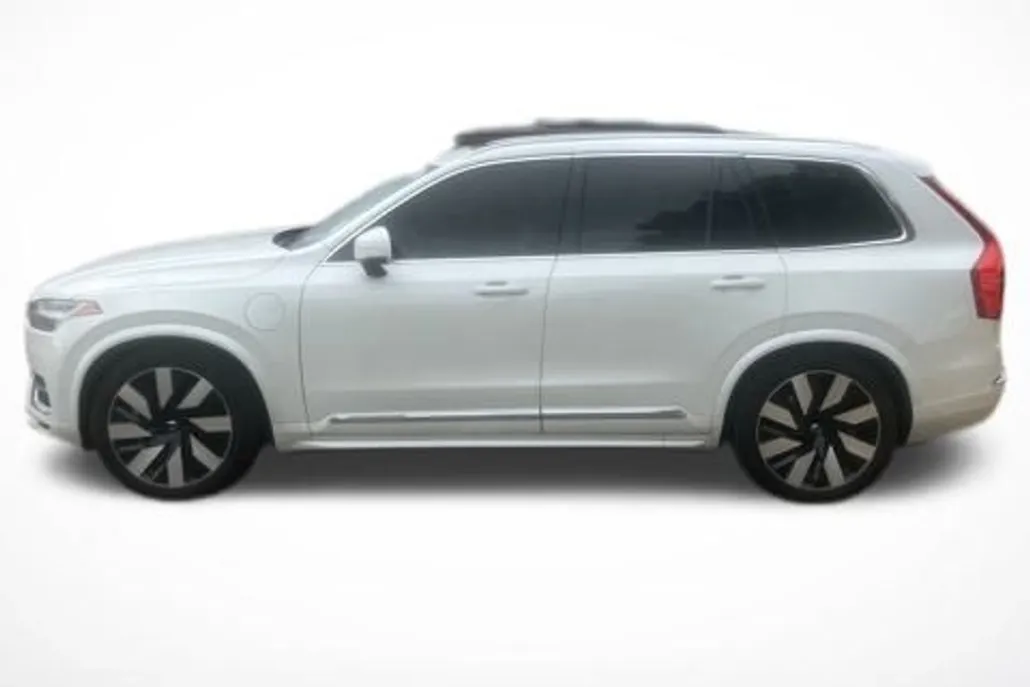 2024 Volvo XC90 T8 Ultimate photo 1