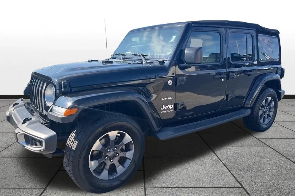 2018 Jeep Wrangler Unlimited Sahara photo 1
