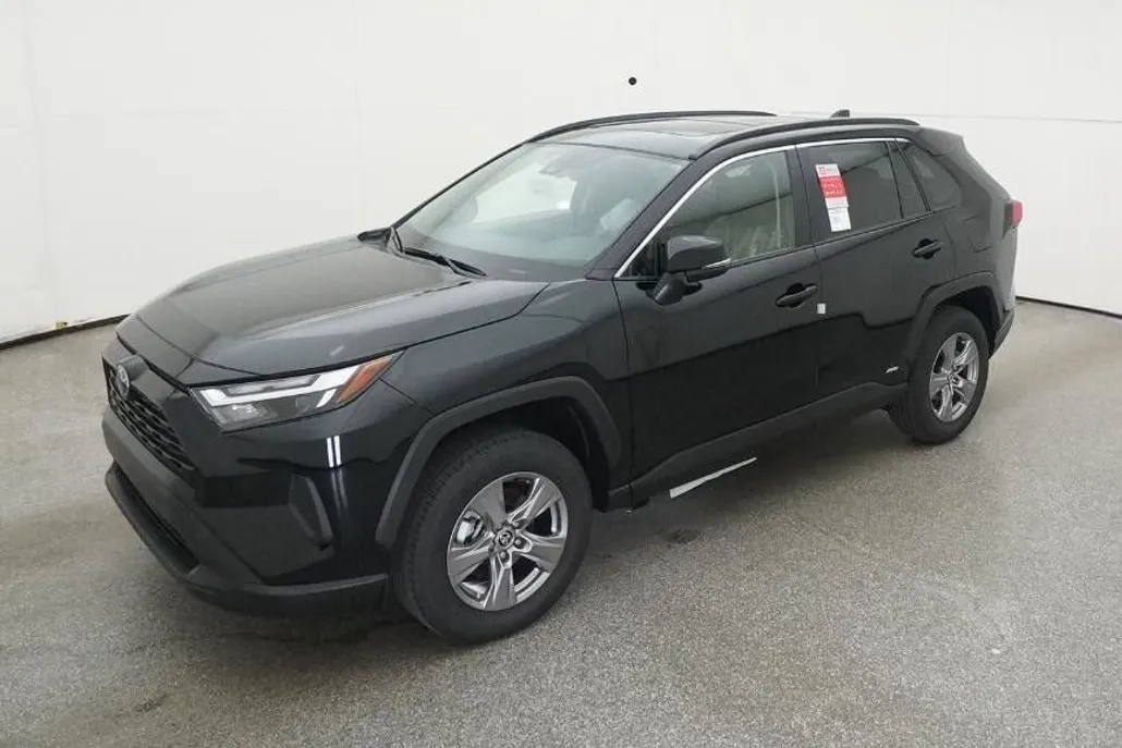 2025 Toyota RAV4 Hybrid XLE photo 1