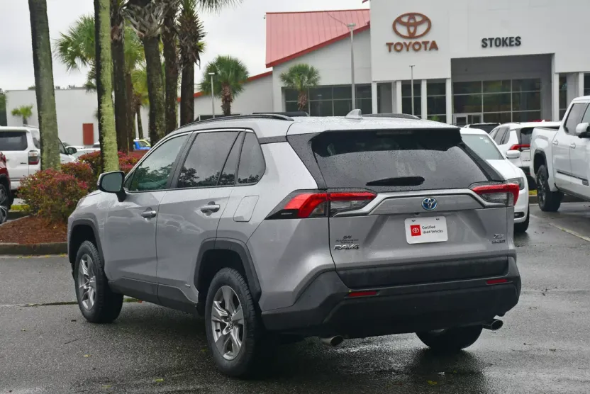 2023 Toyota RAV4 Hybrid XLE photo 1