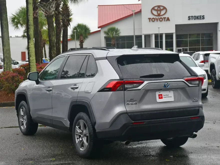 2023 Toyota RAV4 Hybrid XLE photo 1