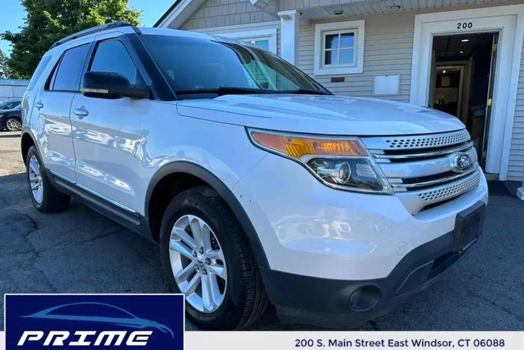 2015 Ford Explorer XLT photo 1