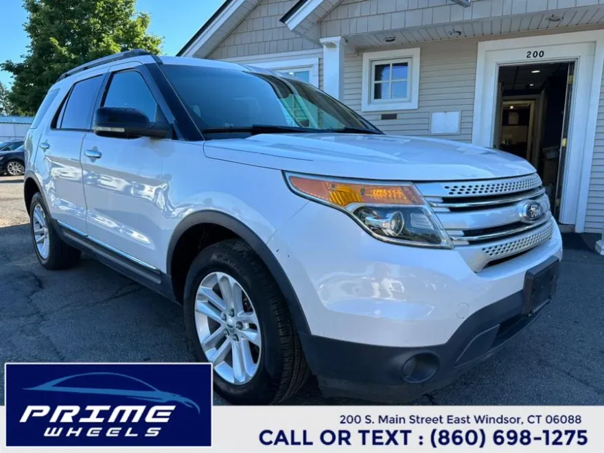 2015 Ford Explorer XLT photo 1