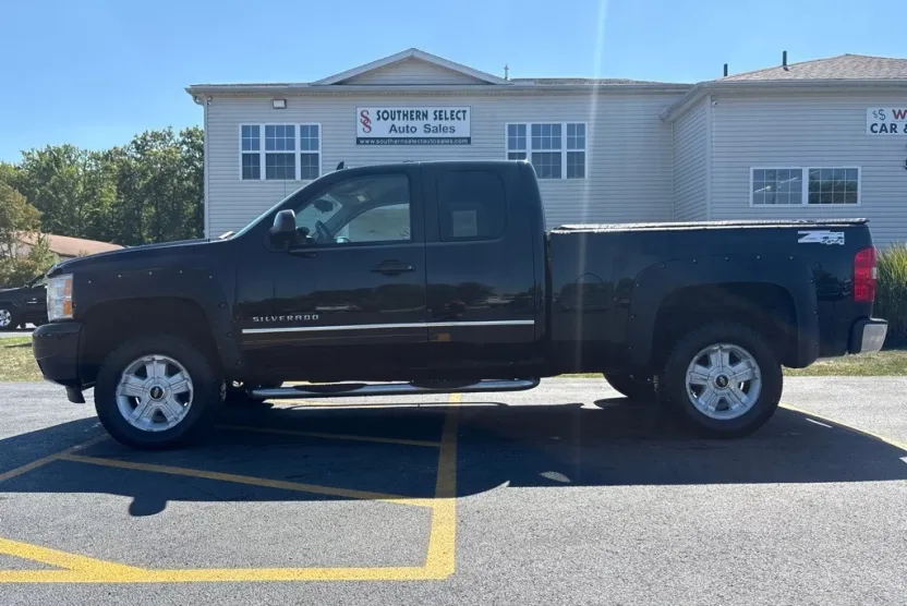 2011 Chevrolet Silverado 1500 LT photo 1