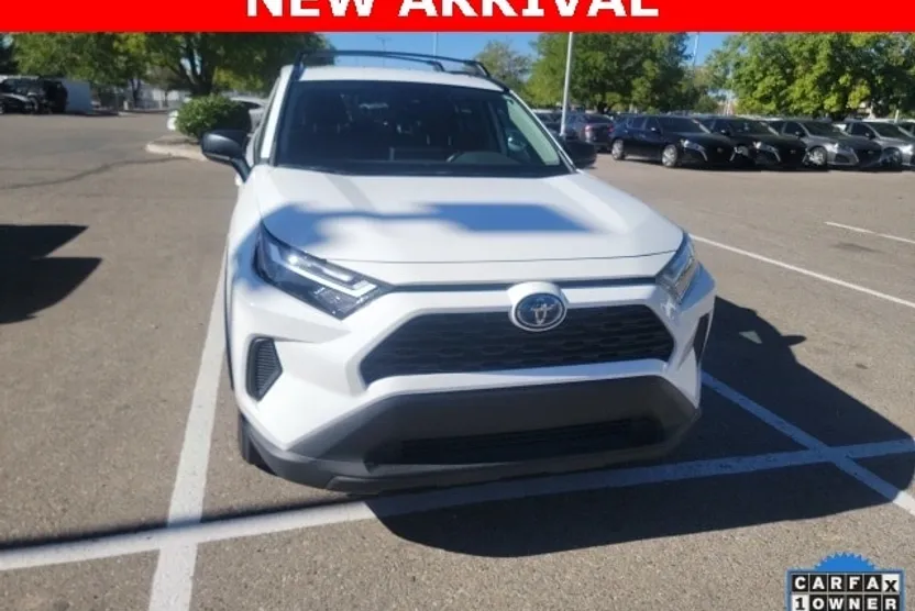 2024 Toyota RAV4 Hybrid LE photo 1