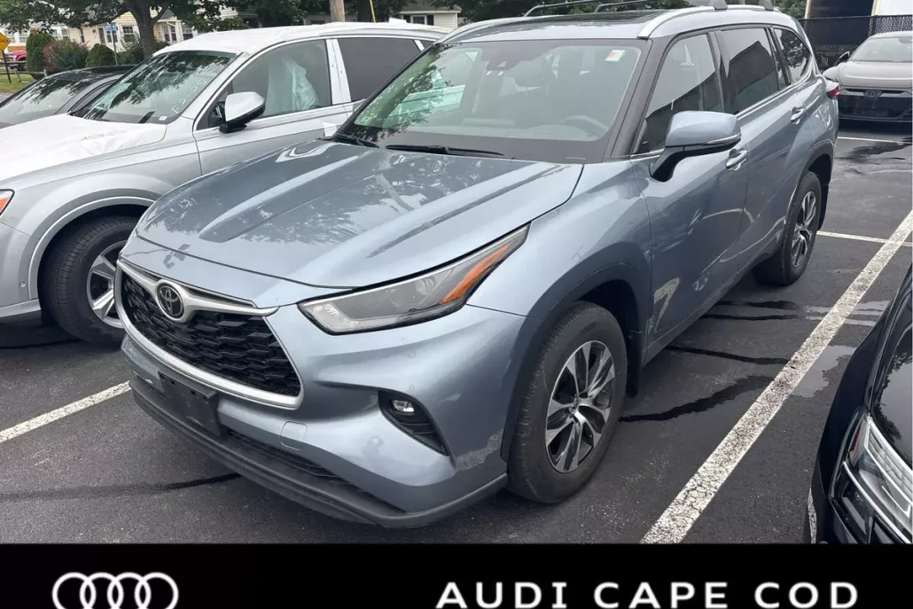 2022 Toyota Highlander XLE photo 1