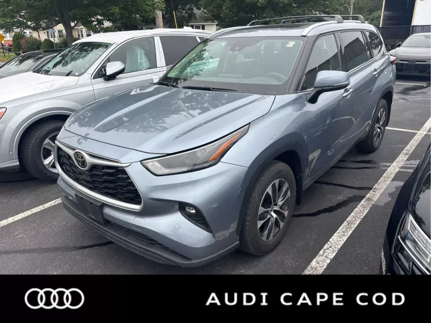 2022 Toyota Highlander XLE photo 1