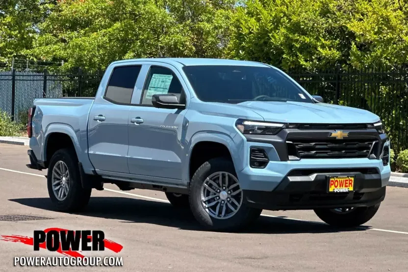 2025 Chevrolet Colorado Work Truck LT photo 1